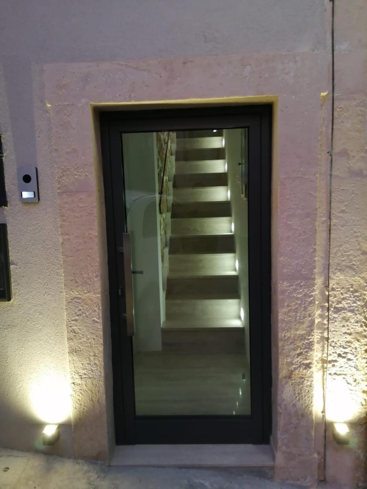 Holiday Home Matt Ros Noto Bagian luar foto